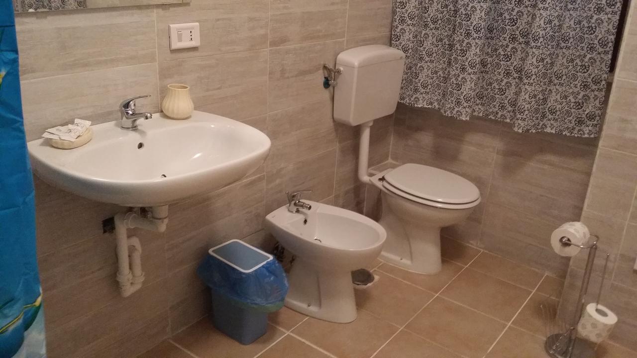 B&B A Casa Di Grazia Napels Buitenkant foto